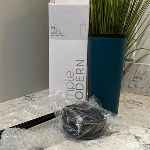 Simple Modern 20oz classic tumbler with straw and flip lid
